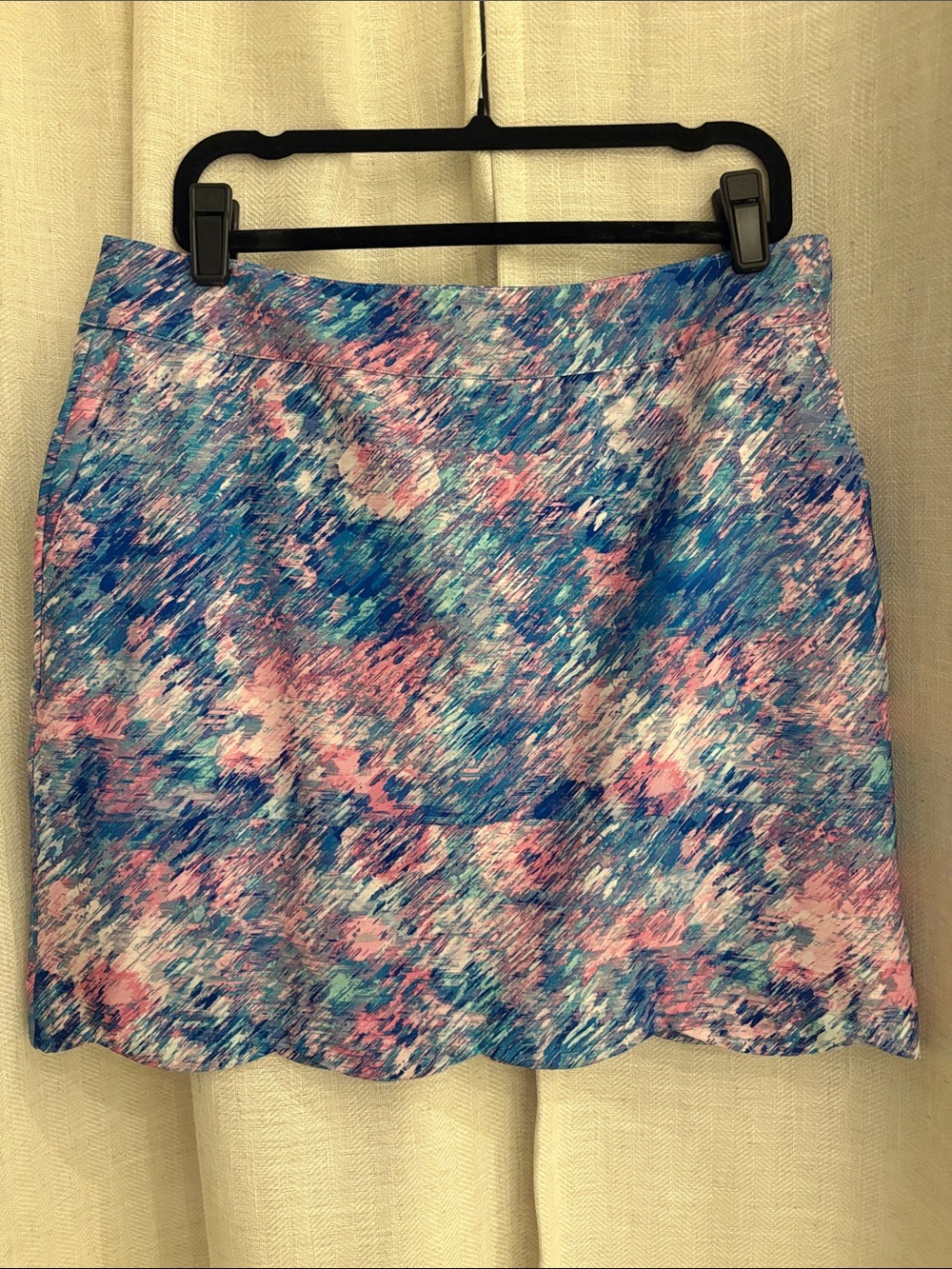 Blue & Pink Abstract Print Scallop-Hem Mini Golf Skirt